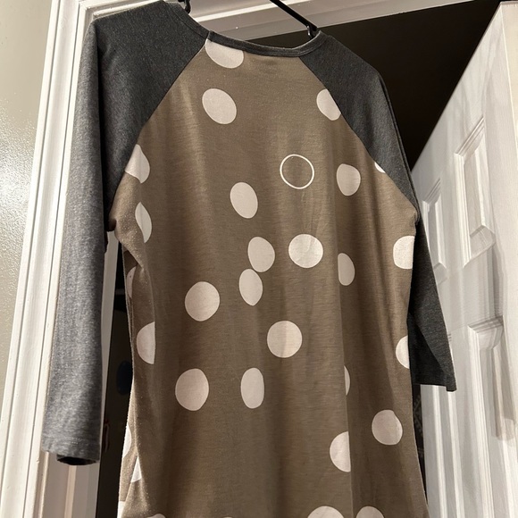 Lularoe medium circle top front and back - Picture 2 of 6